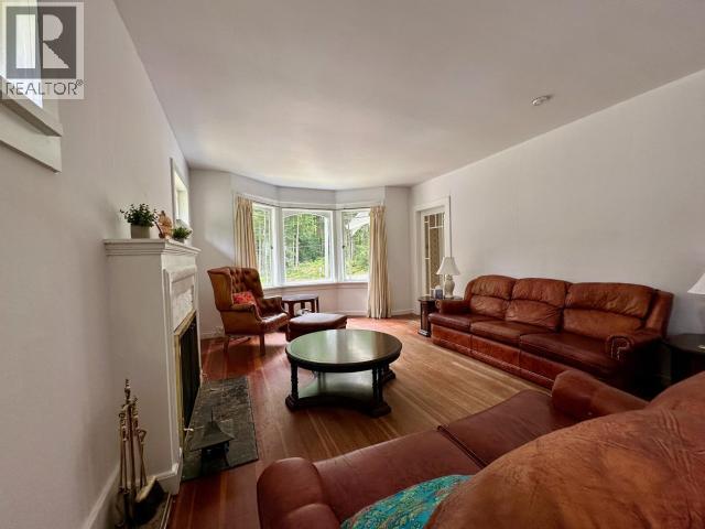 6237 Lund Property Photo 9