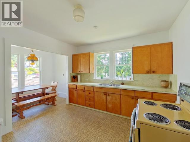 6237 Lund Property Photo 15