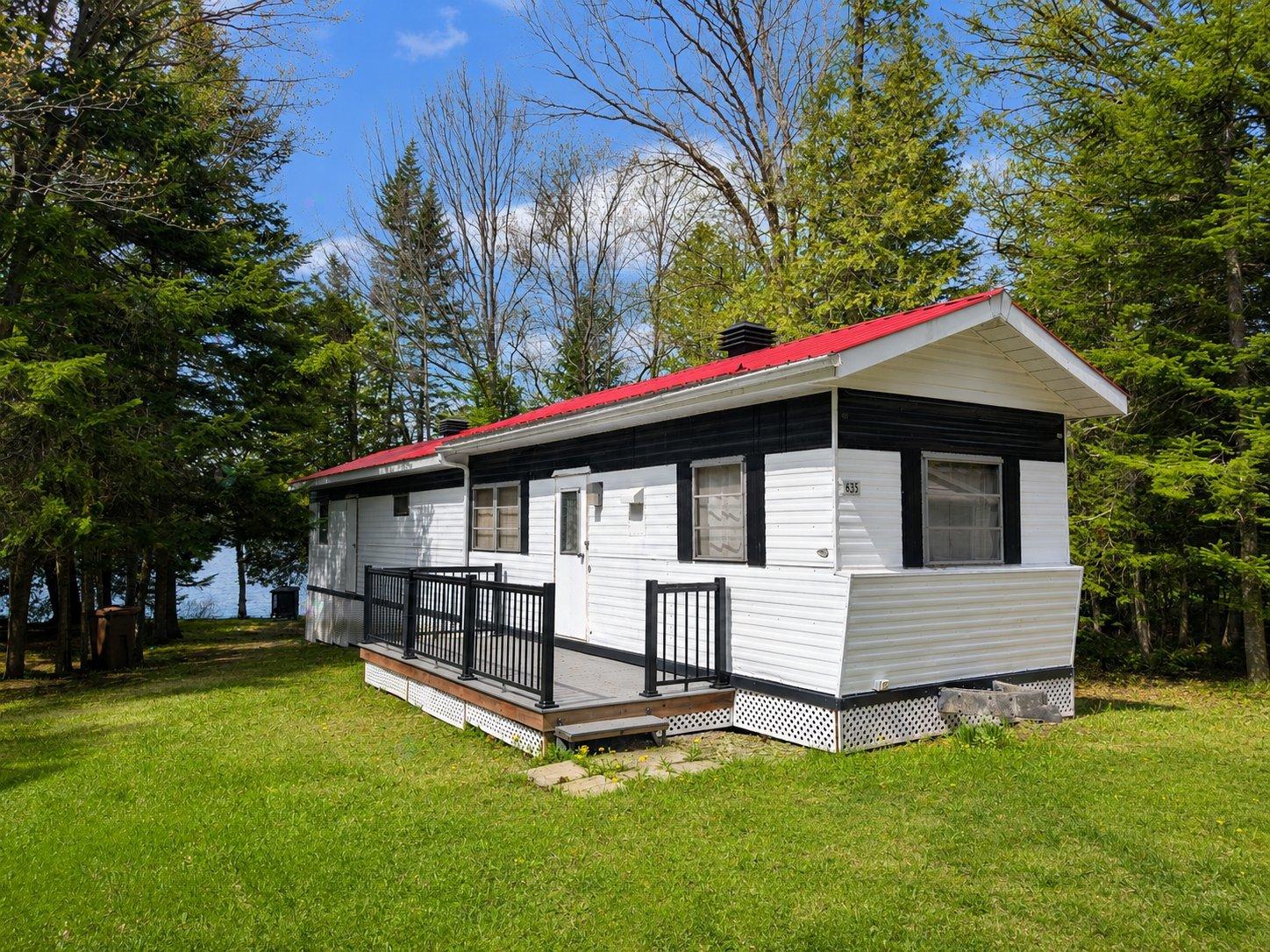 635 Ch. Du Lac-des-trois-milles E. Photo de la propriété 1