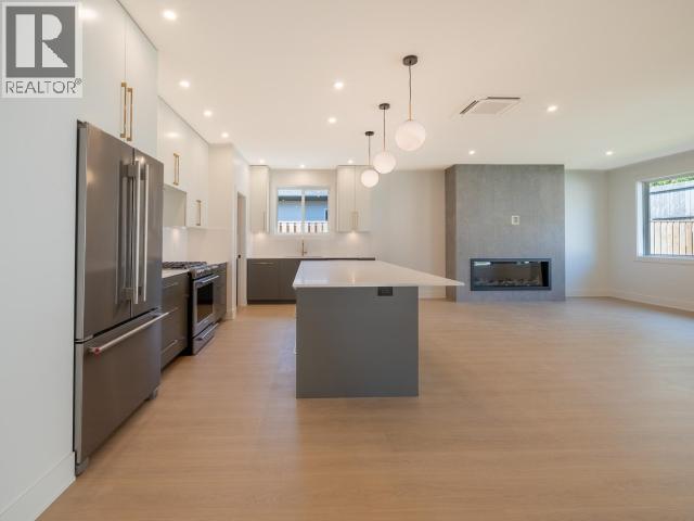 4158 Bowness Ave Property Photo 12