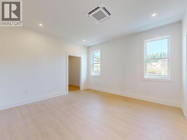 4158 Bowness Ave Property Photo 21