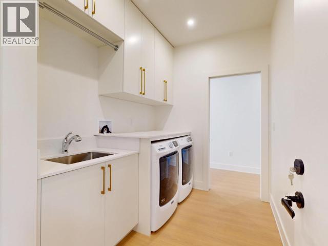 4158 Bowness Ave Property Photo 26