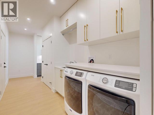 4158 Bowness Ave Property Photo 27