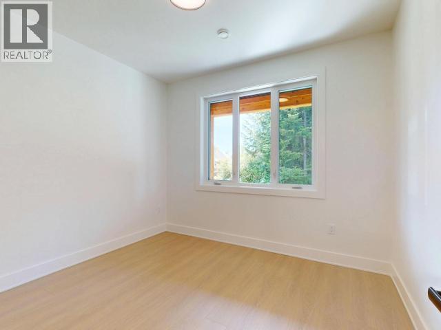 4158 Bowness Ave Property Photo 28