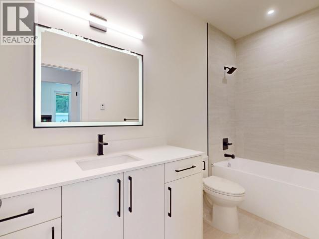 4158 Bowness Ave Property Photo 29