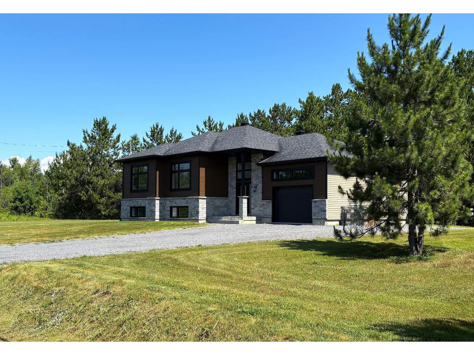 71 Rue Albert-lippé Property Photo 1