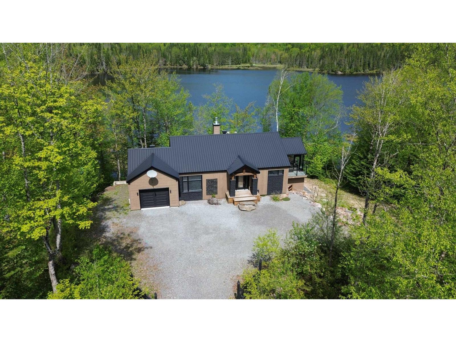 1081 Ch. De L'épinette Property Photo 1