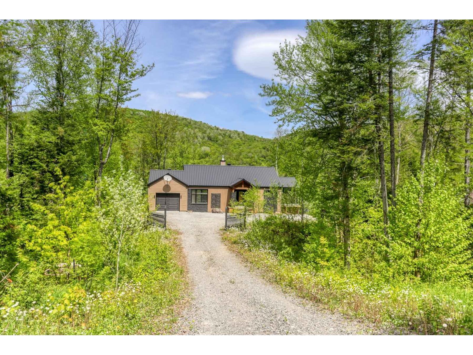 1081 Ch. De L'épinette Property Photo 39
