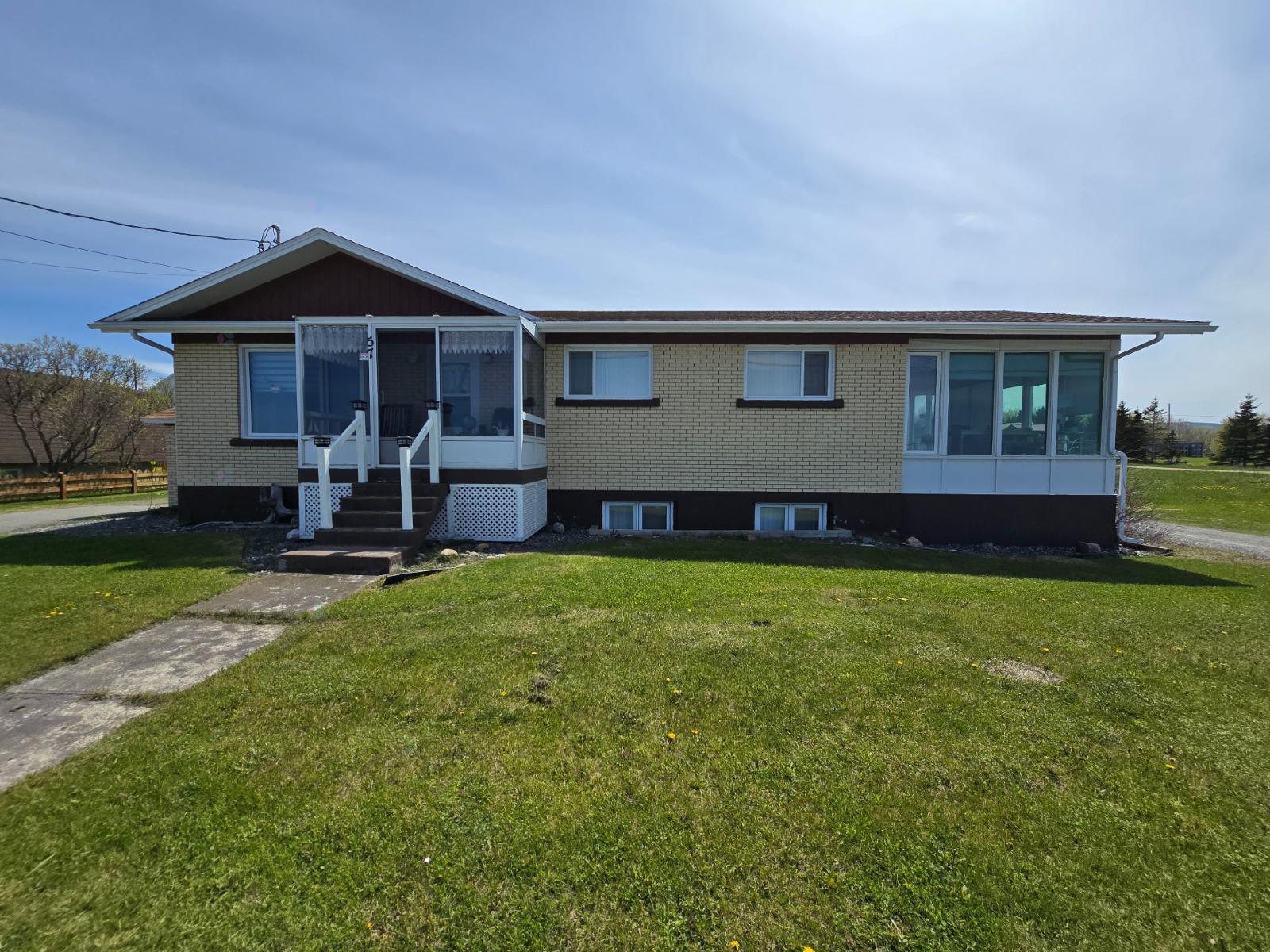 57 1re Avenue E. Photo de la propriété 1