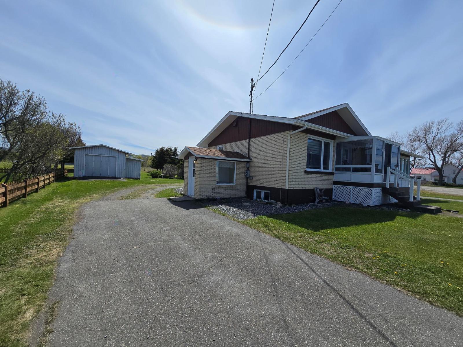 57 1re Avenue E. Property Photo 7