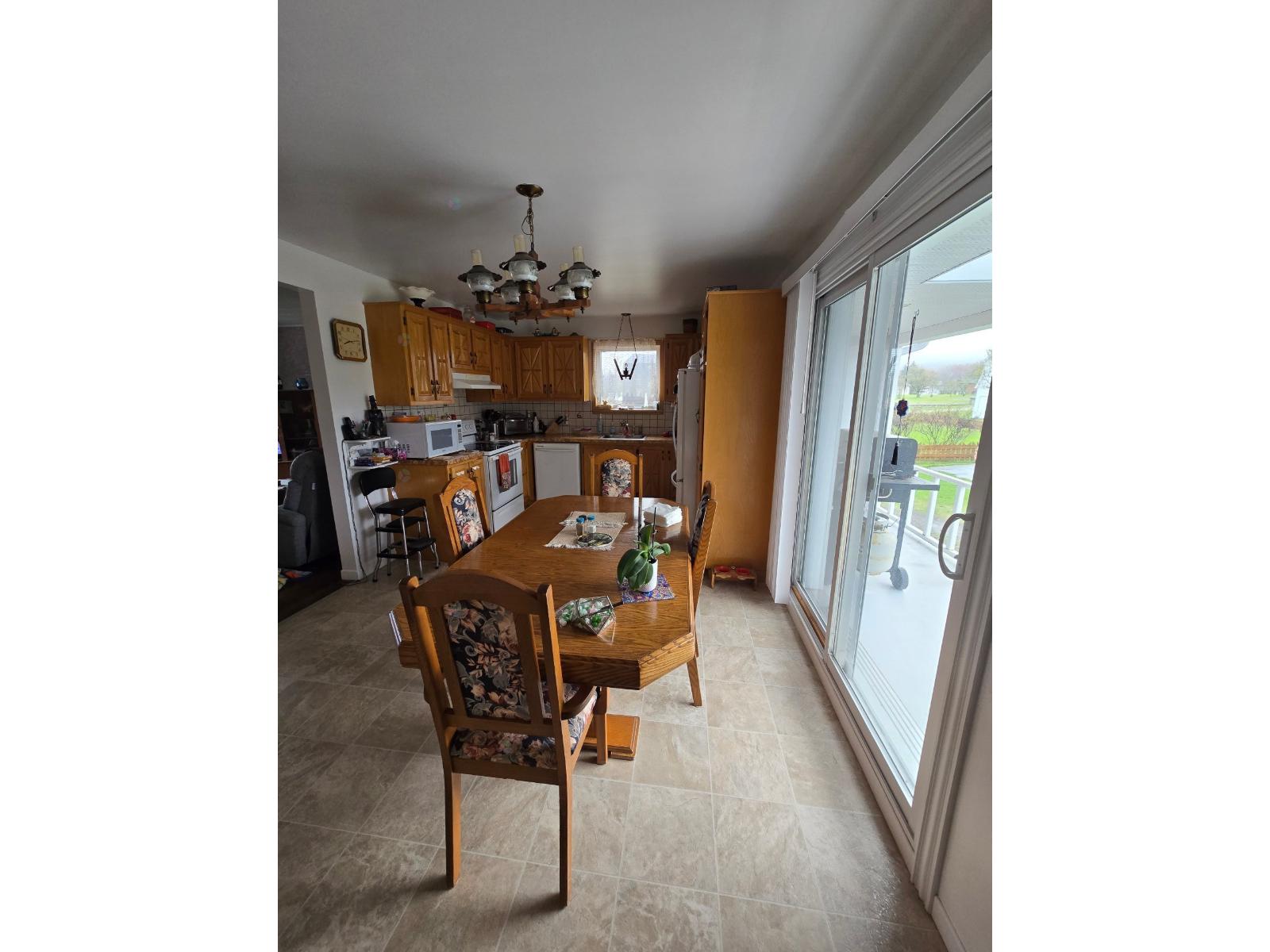 57 1re Avenue E. Property Photo 11