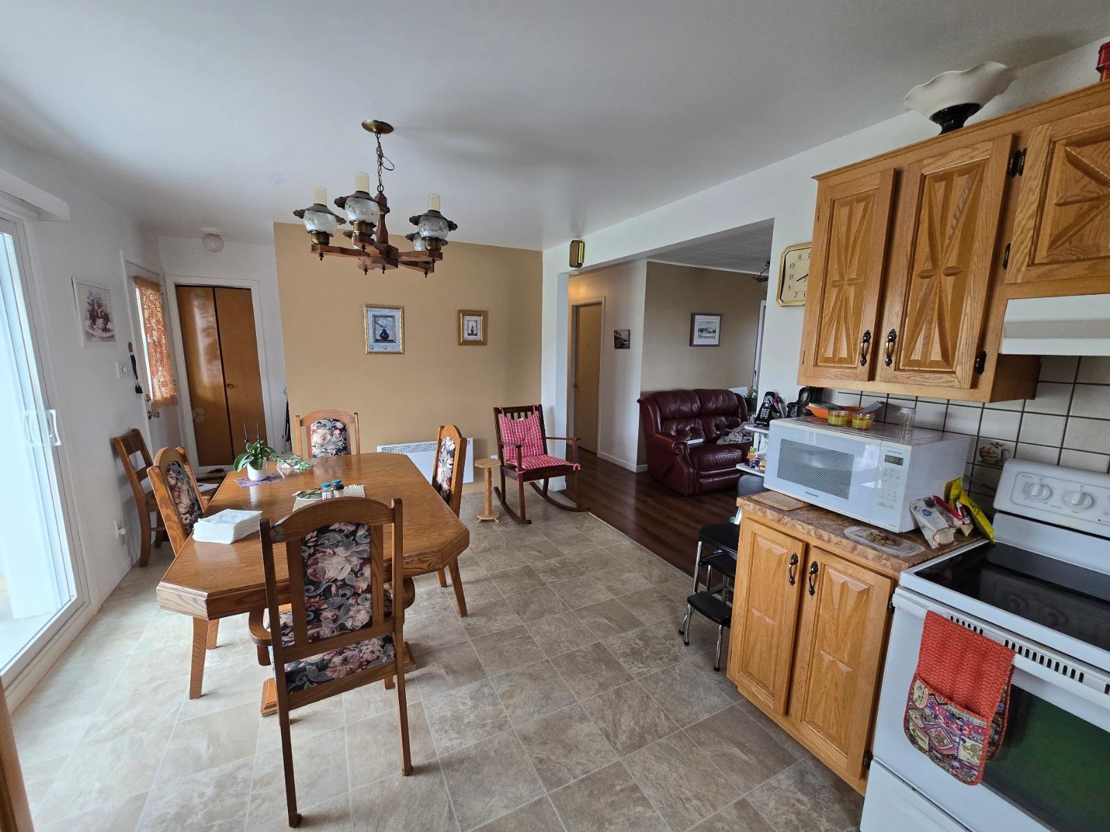 57 1re Avenue E. Property Photo 12