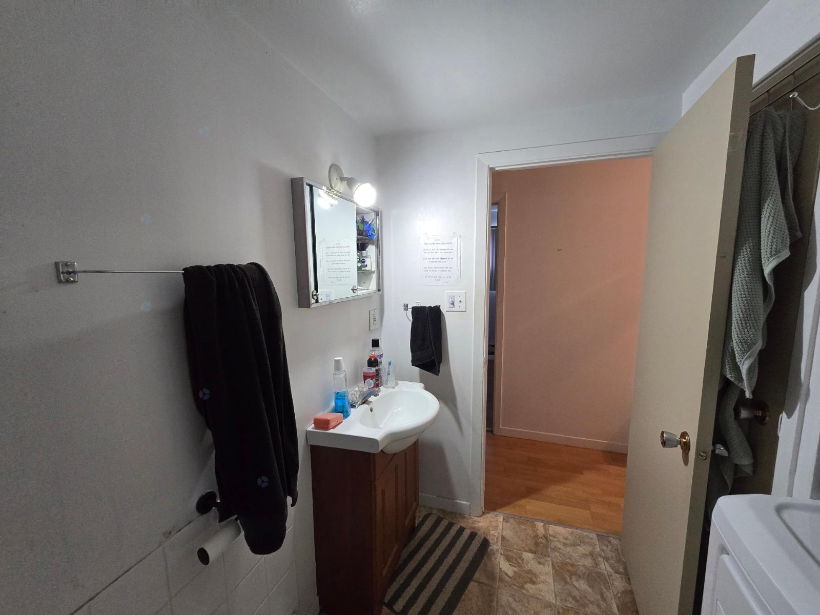 57 1re Avenue E. Property Photo 17
