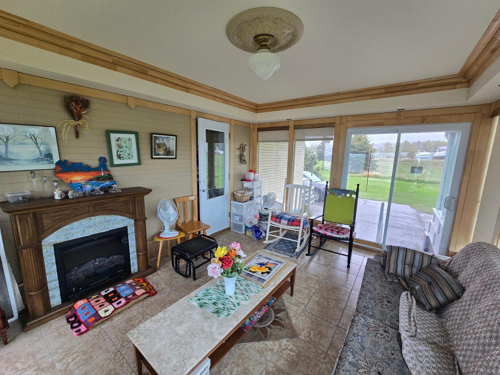 57 1re Avenue E. Property Photo 25