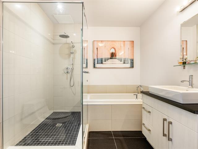 1225 Boul. Robert-bourassa, #1207 Property Photo 7