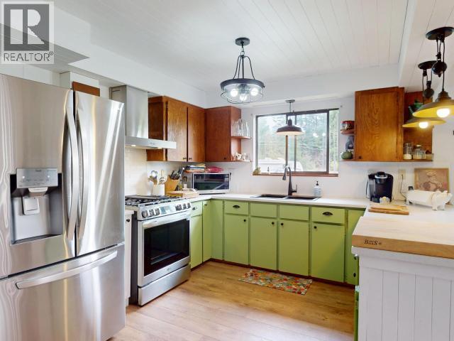 7889 Highway 101 Property Photo 4
