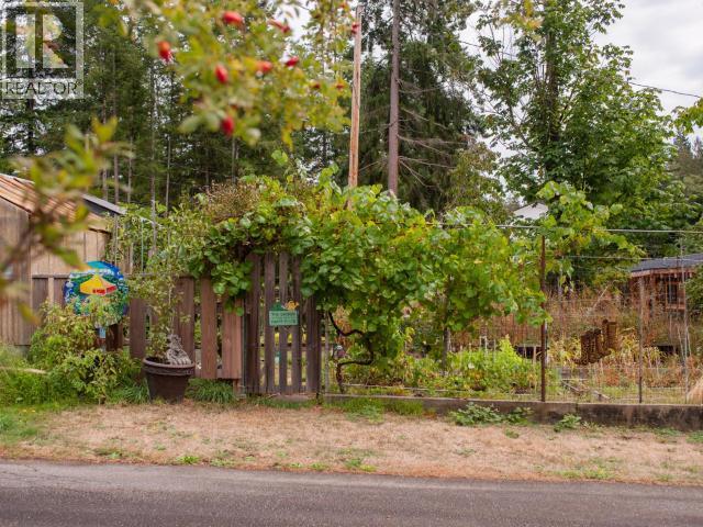 7889 Highway 101 Property Photo 21