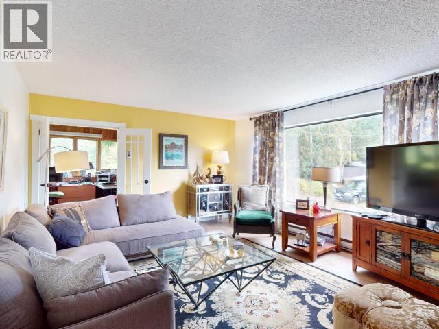 7889 Highway 101 Property Photo 32
