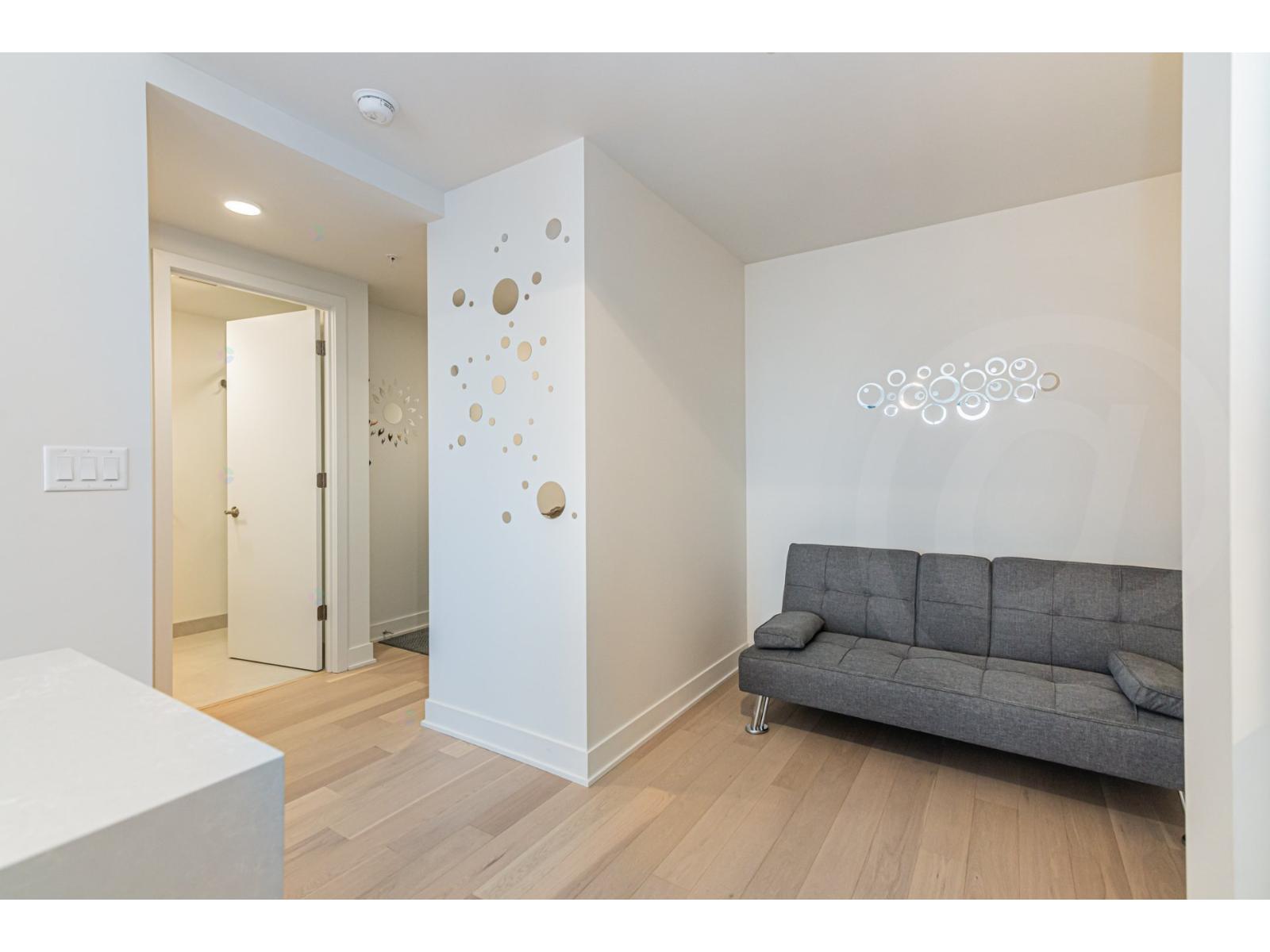 1288 Rue St-antoine O., #1001 Property Photo 6