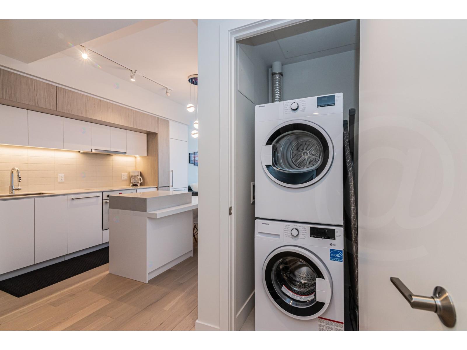 1288 Rue St-antoine O., #1001 Property Photo 20