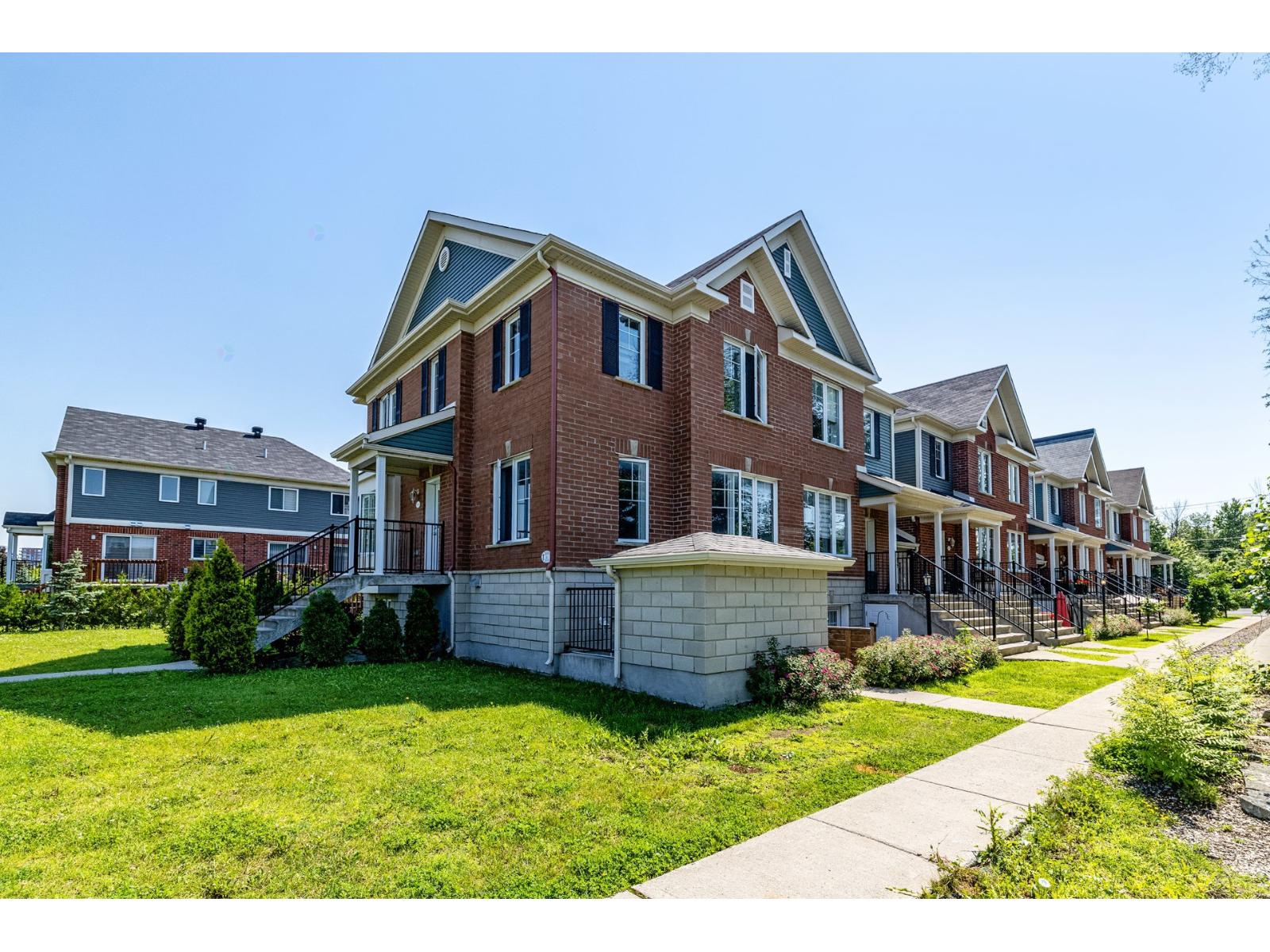 2616 Av. De La Gare Property Photo 1