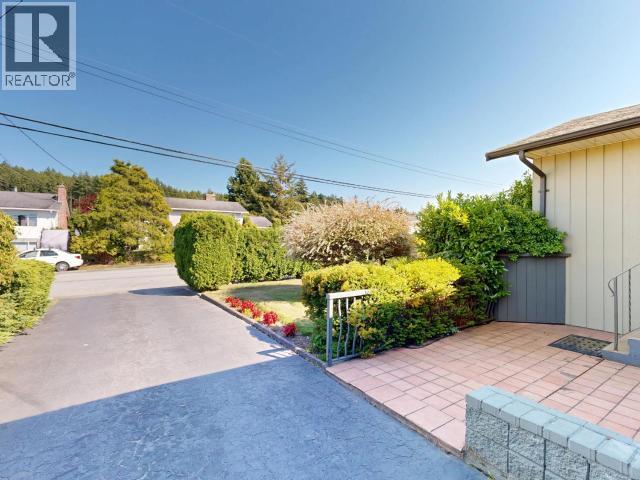 3763 Selkirk Ave Property Photo 44