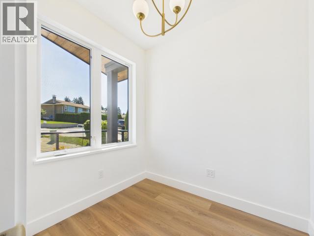 4835 Lesley Cres Property Photo 16
