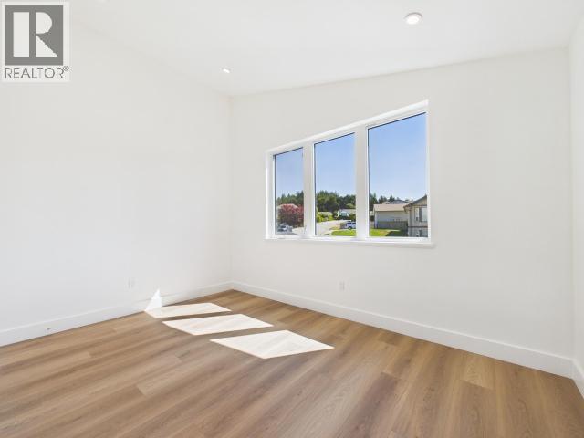 4835 Lesley Cres Property Photo 57