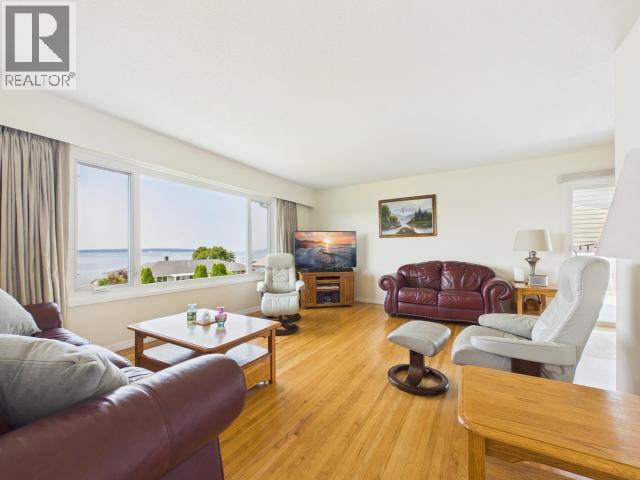 3848 Gordon Ave Property Photo 5