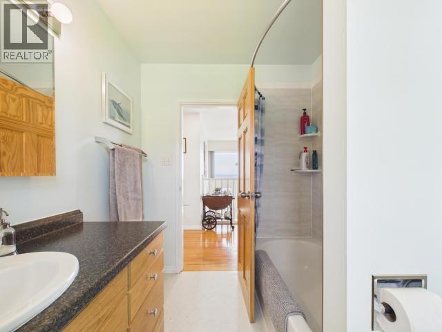 3848 Gordon Ave Property Photo 36