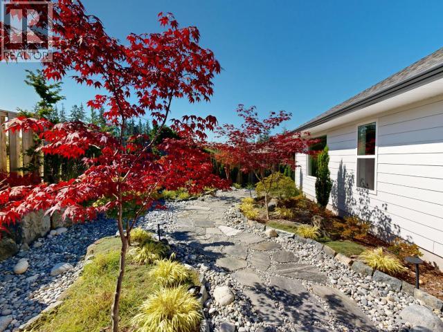 7117 Edgehill Crescent Property Photo 14