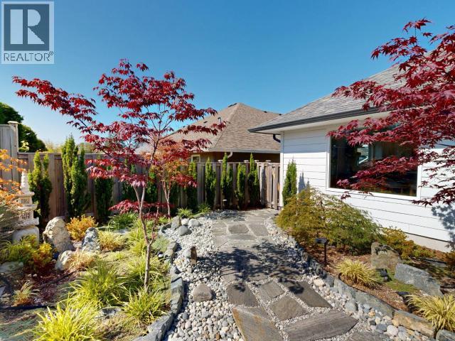 7117 Edgehill Crescent Property Photo 16