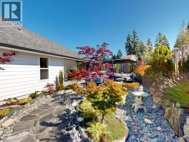7117 Edgehill Crescent Property Photo 17