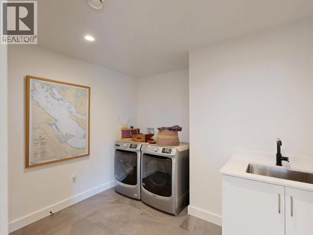 7117 Edgehill Crescent Property Photo 40