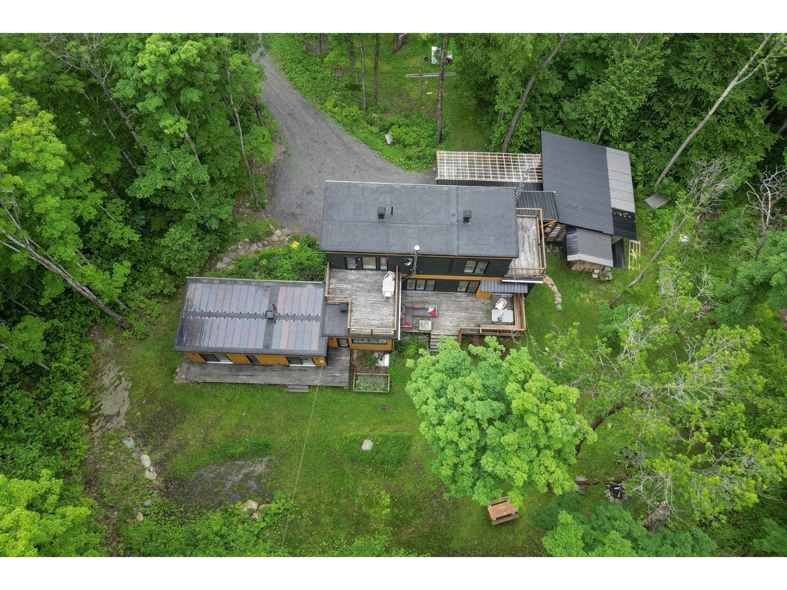 945 Ch. Parmenter Property Photo 29