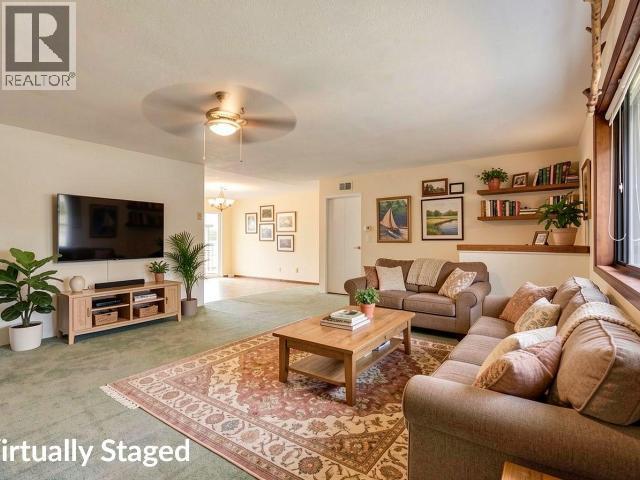 6060 Lois Street Property Photo 6