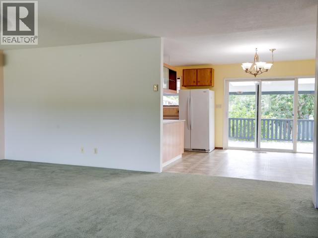 6060 Lois Street Property Photo 7