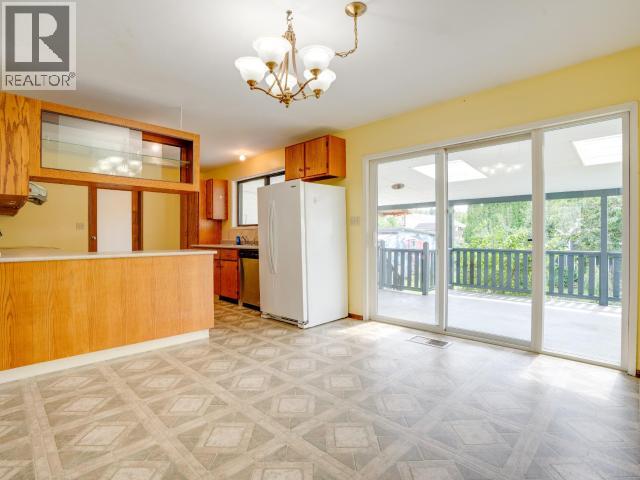 6060 Lois Street Property Photo 9