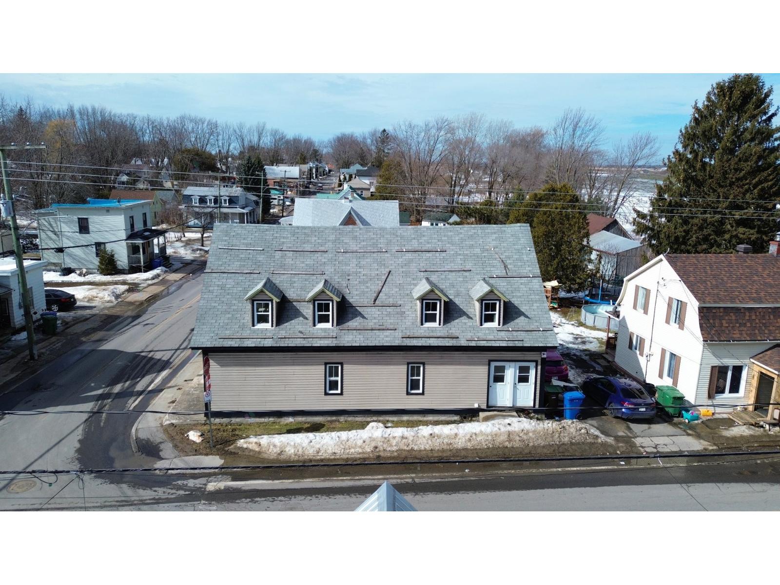 150-154 Rue Bonsecours Property Photo 2