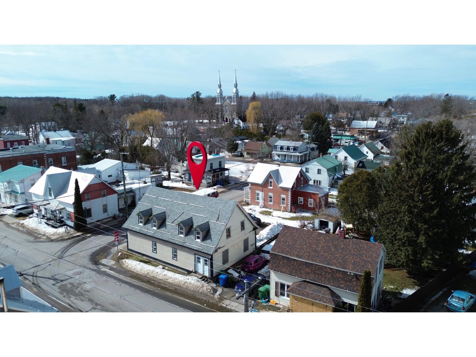 150-154 Rue Bonsecours Property Photo 3