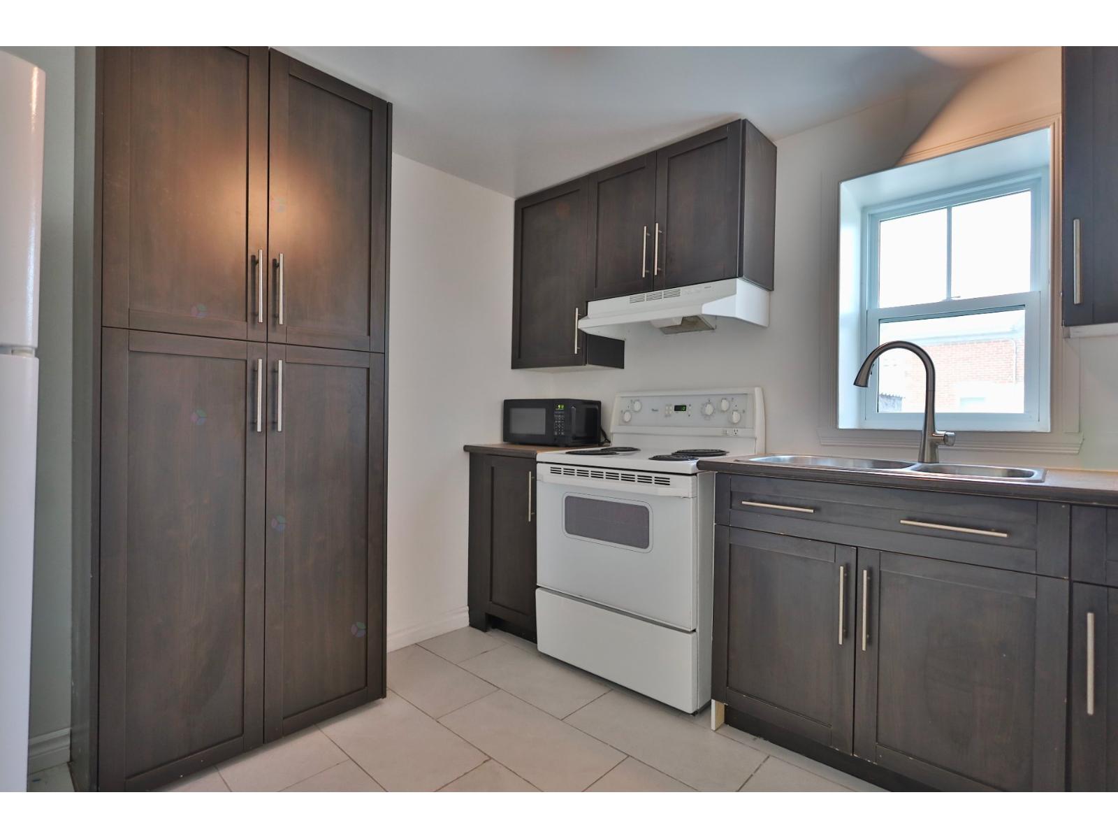 150-154 Rue Bonsecours Property Photo 11