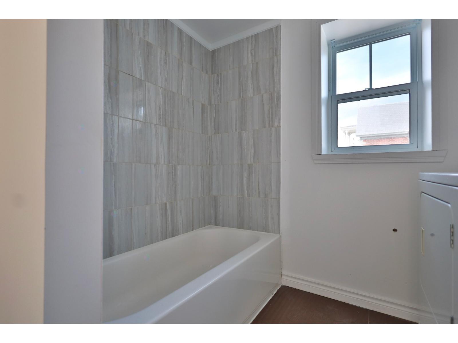 150-154 Rue Bonsecours Property Photo 15