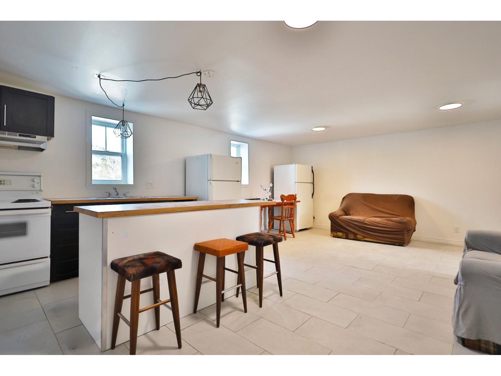 150-154 Rue Bonsecours Property Photo 18