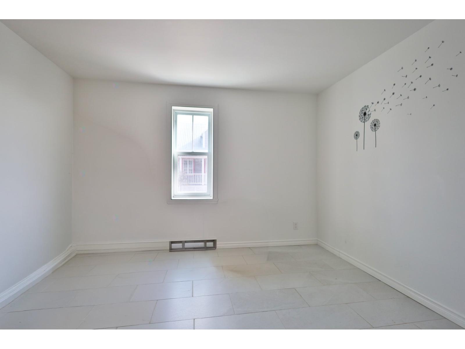 150-154 Rue Bonsecours Property Photo 19