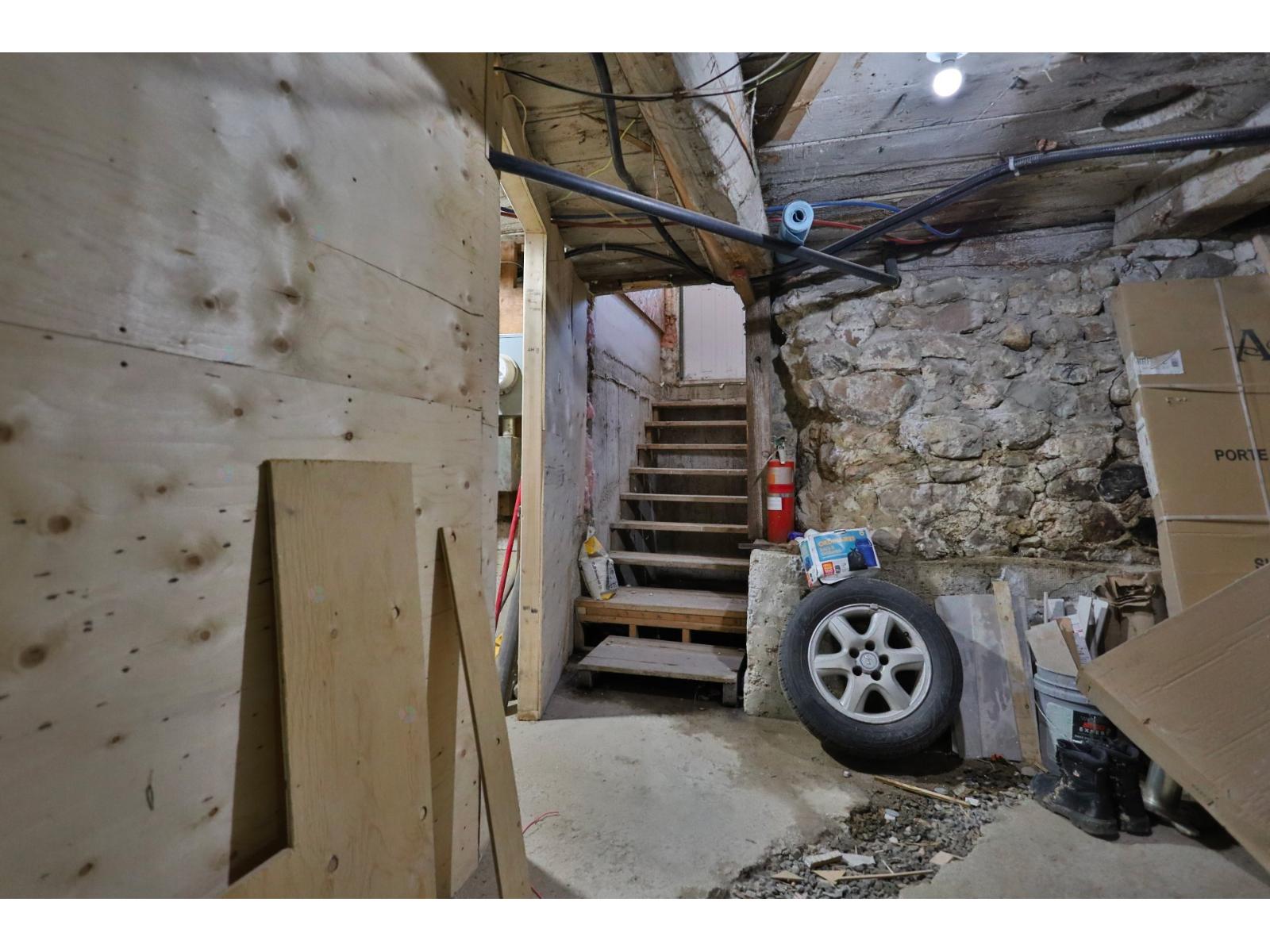 150-154 Rue Bonsecours Property Photo 32