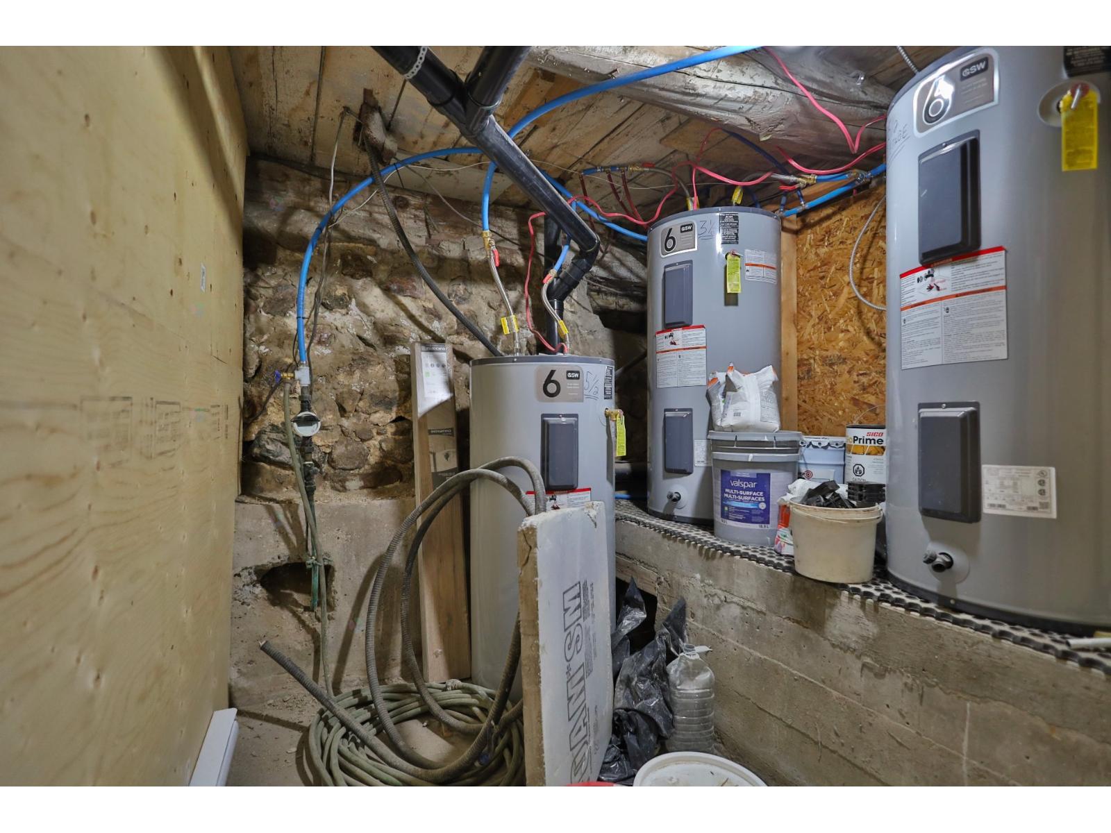 150-154 Rue Bonsecours Property Photo 33