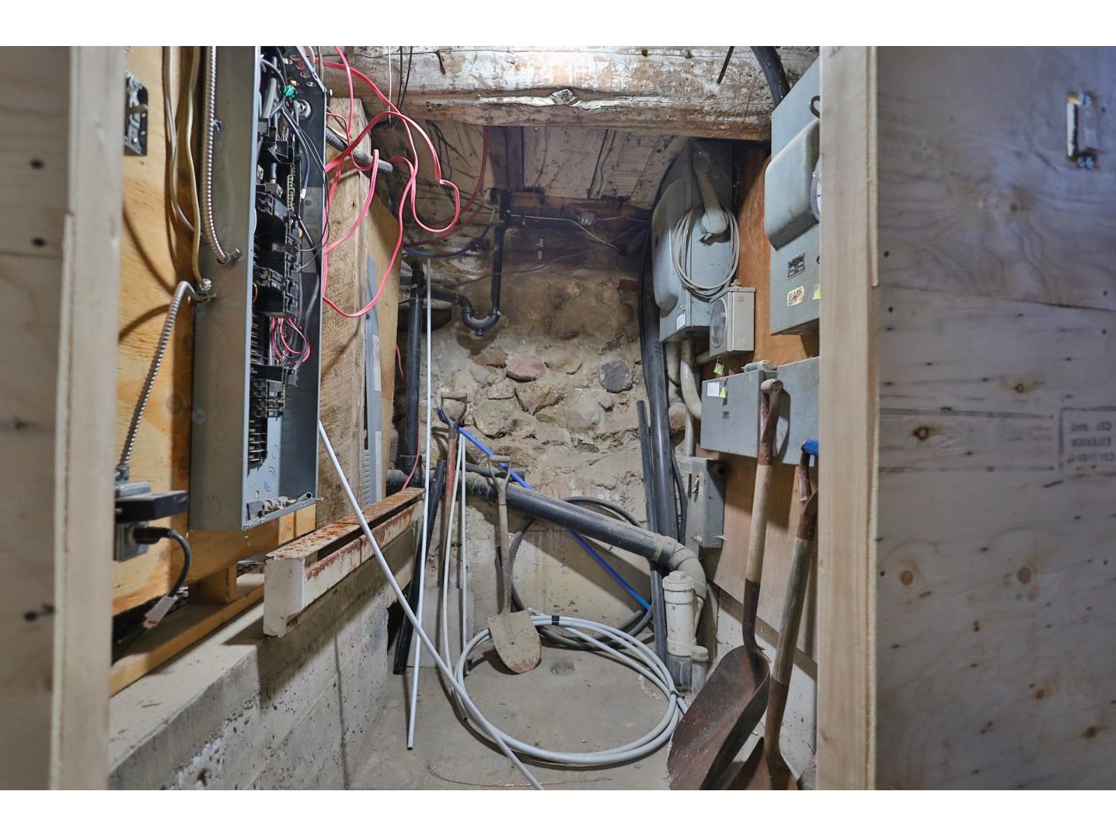 150-154 Rue Bonsecours Property Photo 34