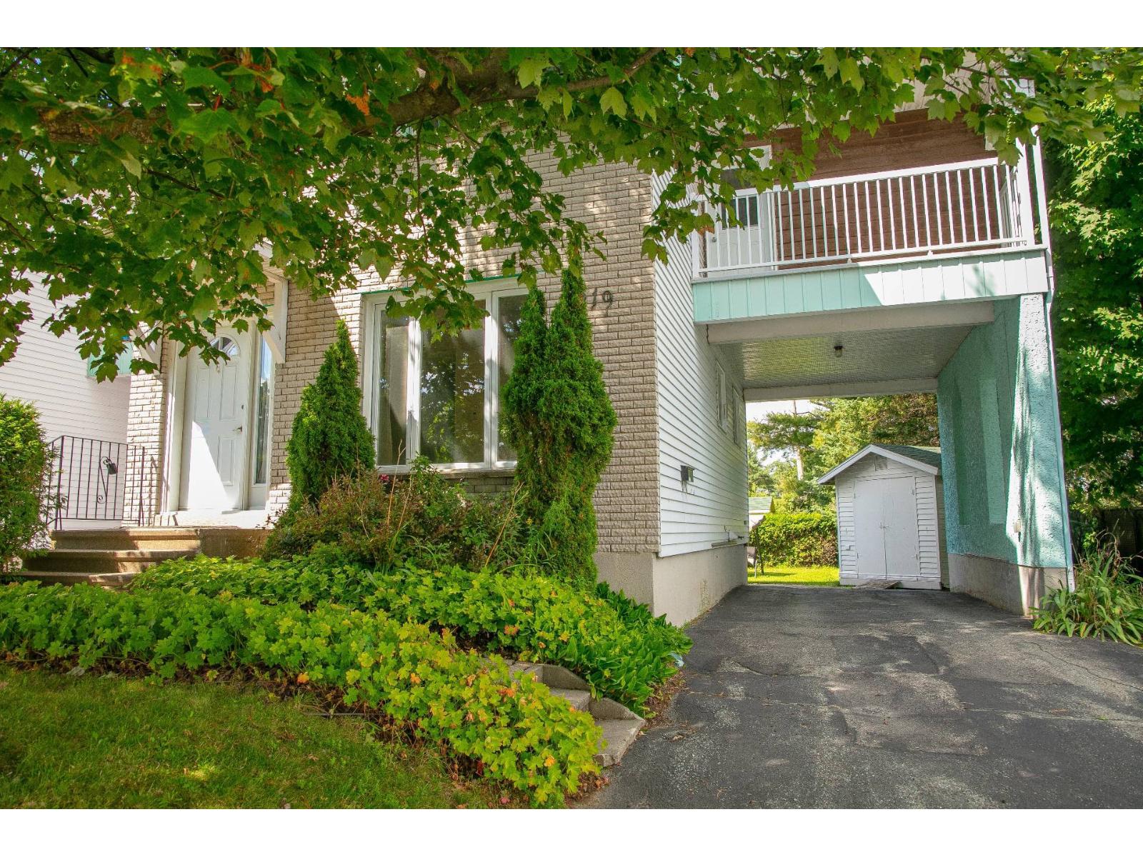 519 Rue Sara Property Photo 1