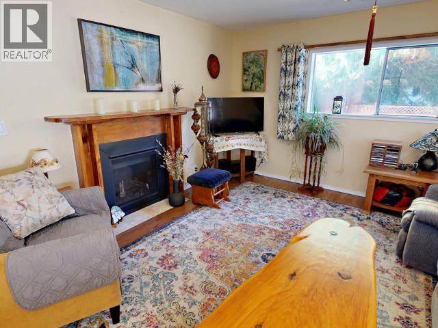 5836 Mowat Ave Property Photo 2
