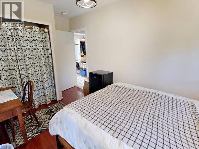 5836 Mowat Ave Property Photo 23